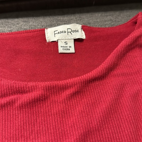Faded Rose Ribbed Cropped Top Short sleeve top shirt Red Women’s Small - Picture 2 of 7